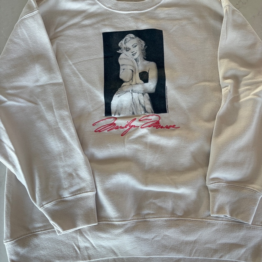 Abercrombie & Fitch White Crewneck Sweatshirt with Black Photo Graphic